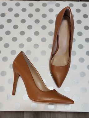 8.5 like new heels